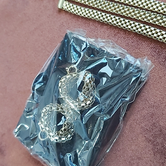 🤡2 for $40 Necklace and matching earrings - Picture 4 of 6